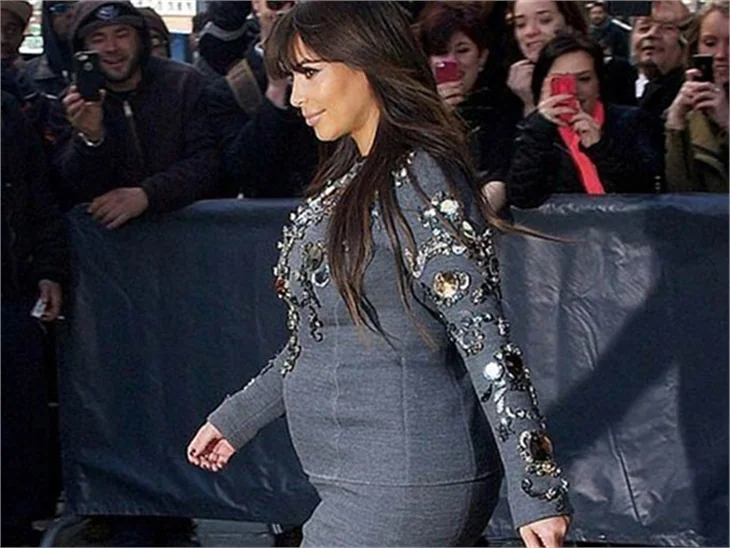 Kim Kardashian canlı yayında yine hayrete düşürdü!