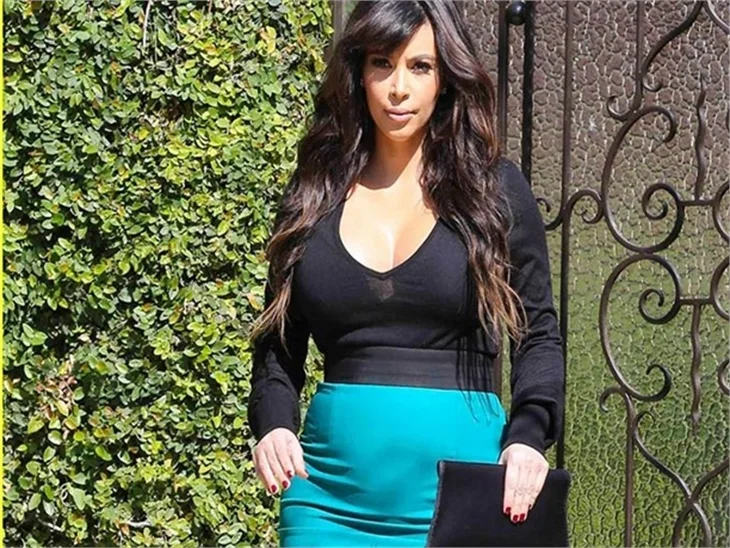 Kim Kardashian canlı yayında yine hayrete düşürdü!