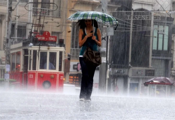 İstanbul'da yaz yağmuru!