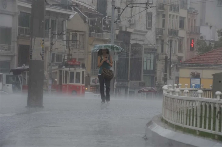 İstanbul'da yaz yağmuru!