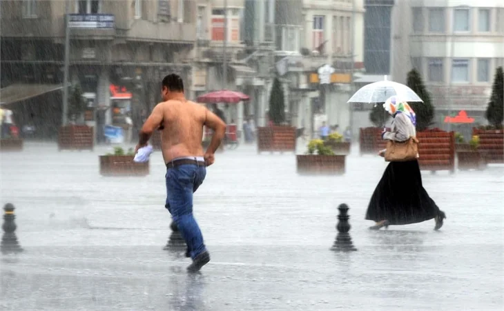 İstanbul'da yaz yağmuru!