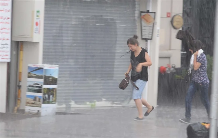 İstanbul'da yaz yağmuru!