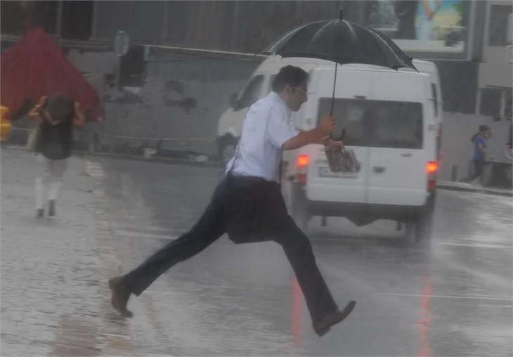 İstanbul'da yaz yağmuru!