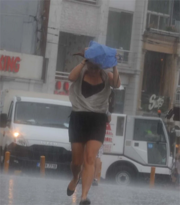İstanbul'da yaz yağmuru!