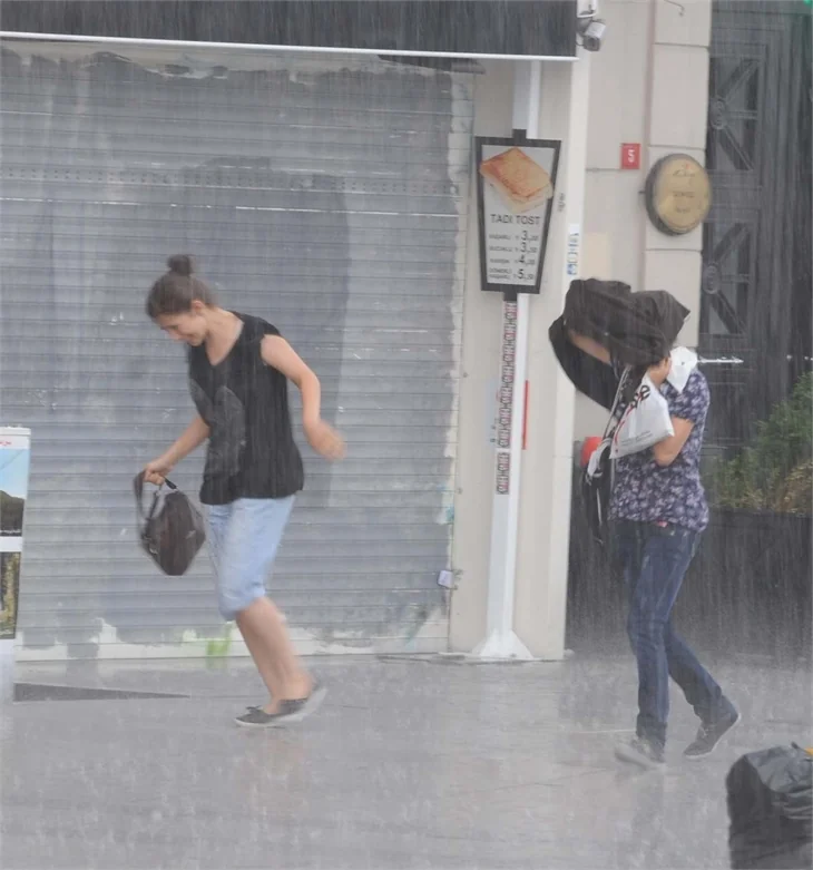 İstanbul'da yaz yağmuru!