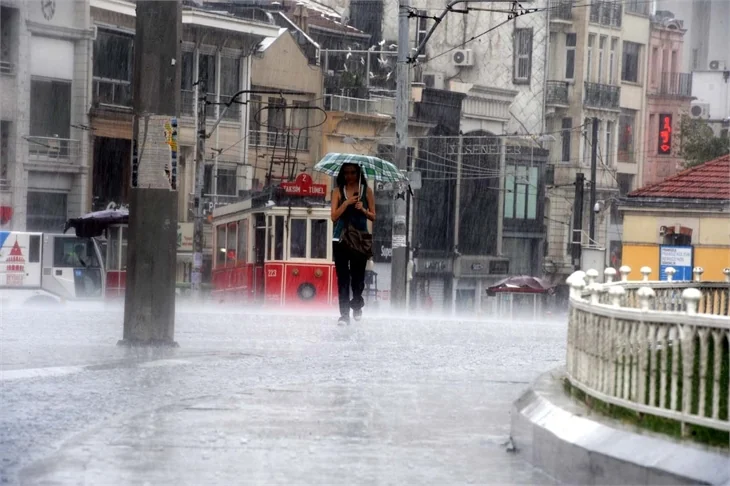 İstanbul'da yaz yağmuru!