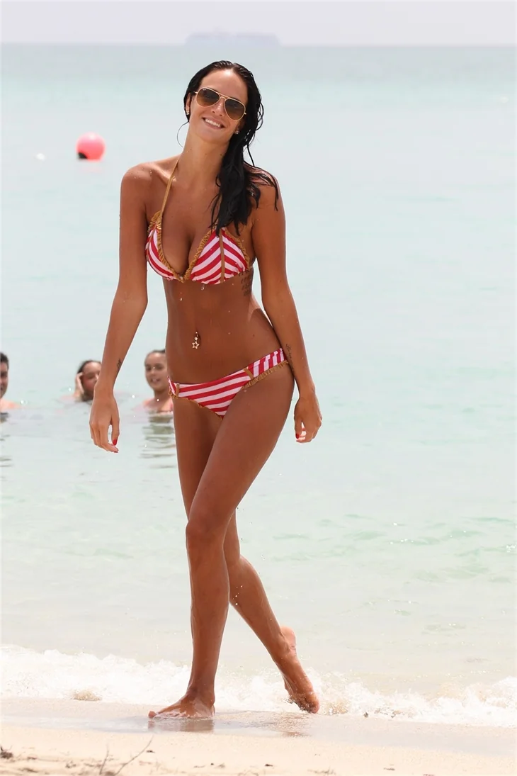 Jade Foret Miami sahillerinde!
