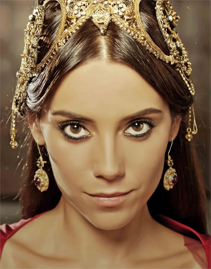 Cansu Dere İstanbul'a döner dönmez şoke oldu!