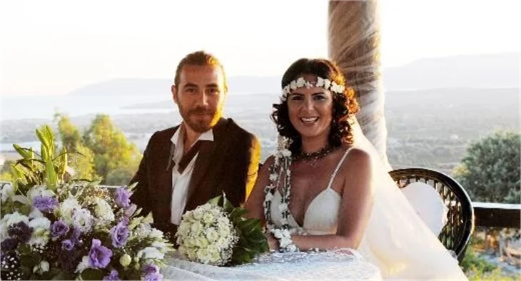 Evrim Solmaz ve Arda Şener evlendi!