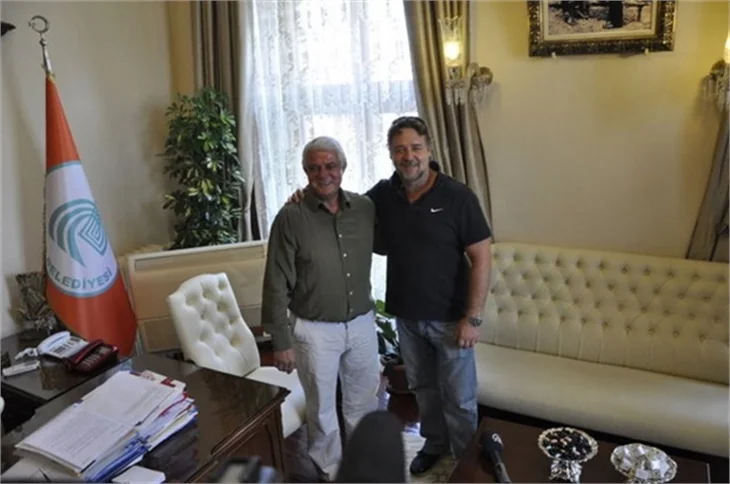 Russell Crowe, Cem Yılmaz'a çok güldü