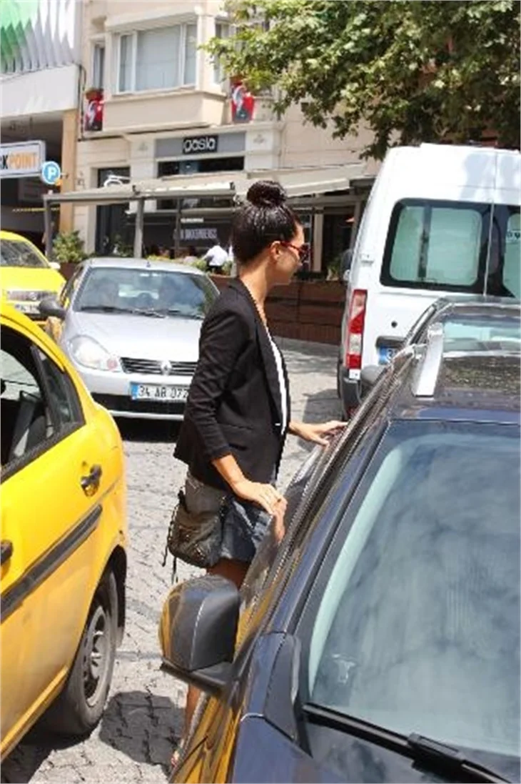 Tuba Büyüküstün alışverişte!