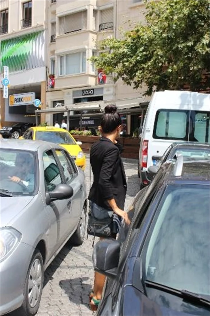 Tuba Büyüküstün alışverişte!