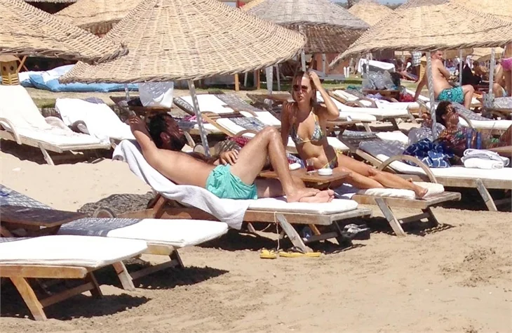 Ece Erken, Bengü'nün eski nişanlısıyla tatilde!