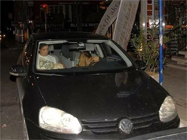 Özge Özder nereye saklanacağını bilemedi!