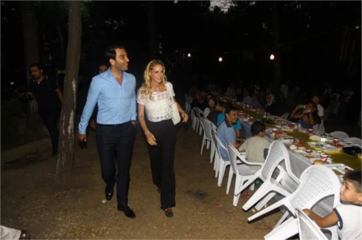 Wilma Elles iftar kuyruğunda!