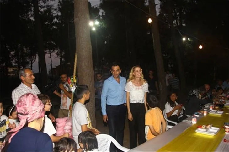 Wilma Elles iftar kuyruğunda!