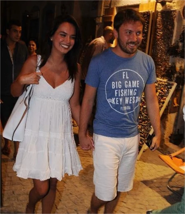 Tolga Güleç ve Yeliz Şar balayını Çeşme'de yapıyor!