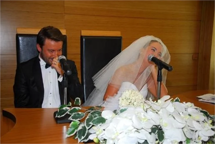 Tolga Güleç ve Yeliz Şar balayını Çeşme'de yapıyor!