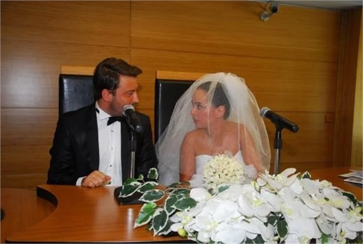 Tolga Güleç ve Yeliz Şar balayını Çeşme'de yapıyor!