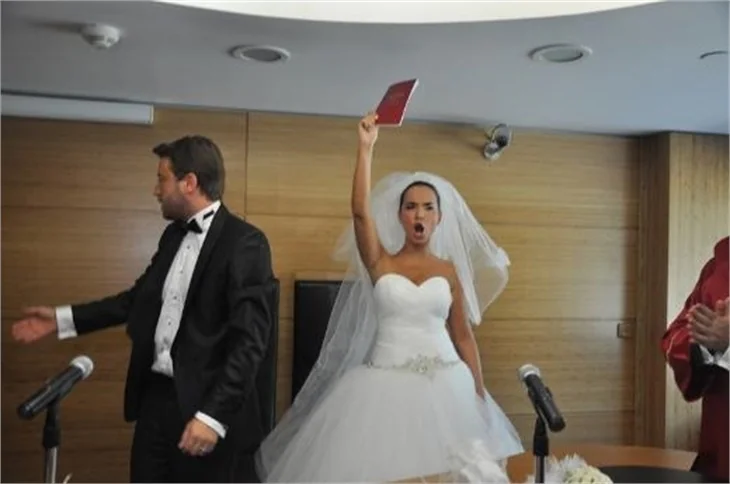 Tolga Güleç ve Yeliz Şar balayını Çeşme'de yapıyor!