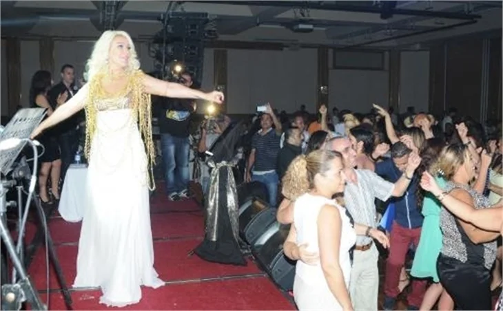 Seda Sayan'dan Bülent Arınç'a gönderme