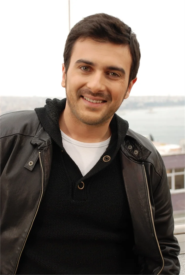 Ünlülerin derbi tahminleri