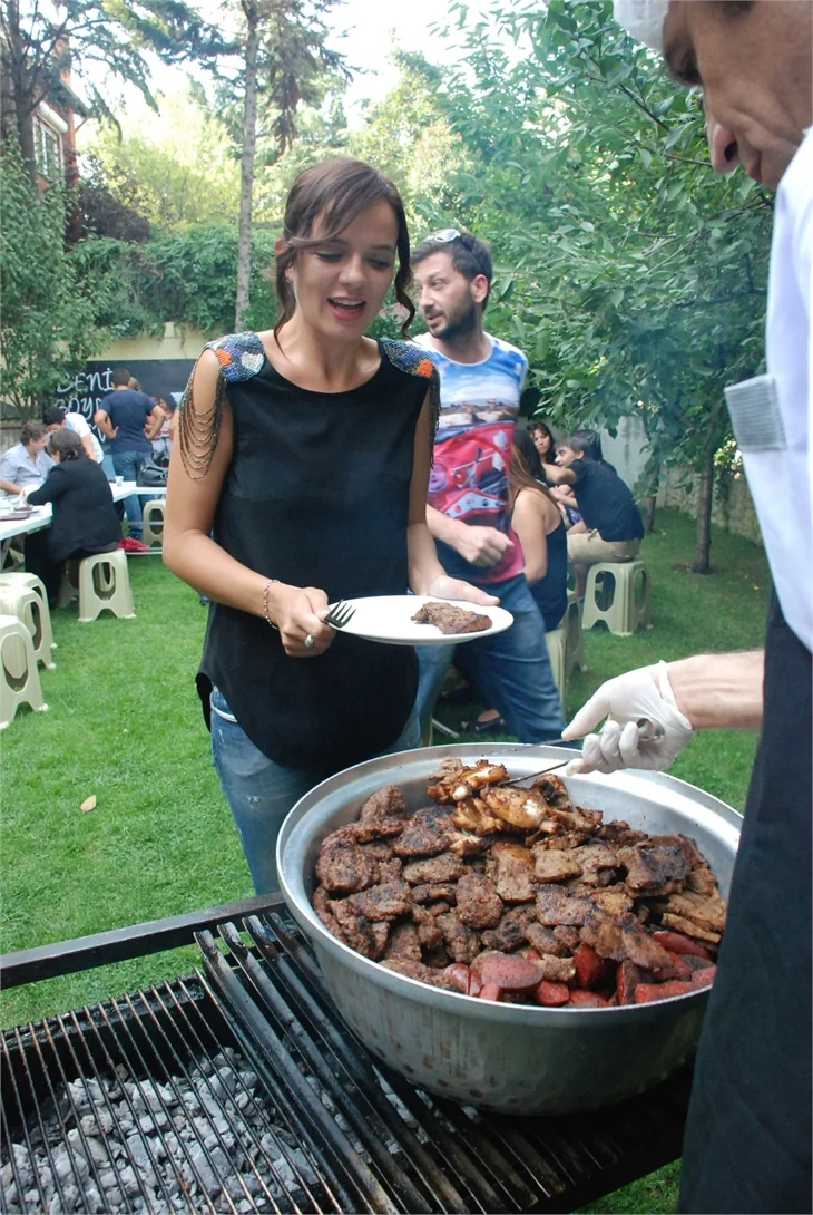 Beni Böyle Sev'de mangal keyfi!