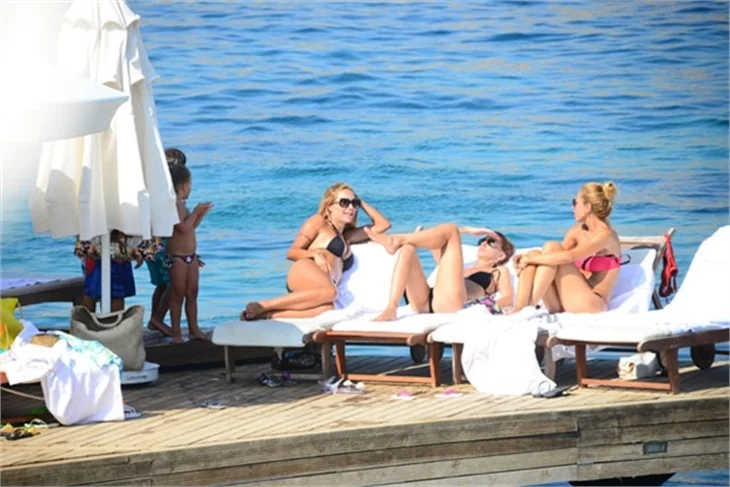 Bütün kızlar Bodrum'da toplandı!