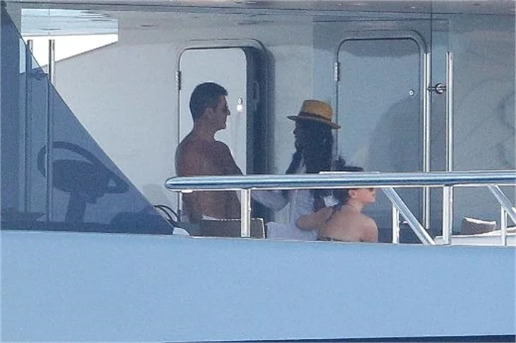 Simon Cowell haremiyle tatile çıktı!