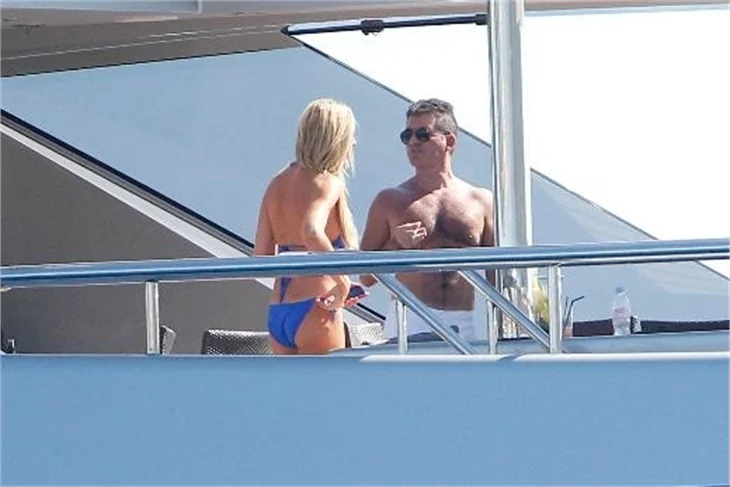 Simon Cowell haremiyle tatile çıktı!