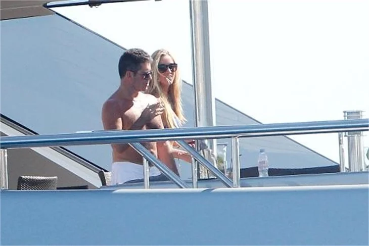 Simon Cowell haremiyle tatile çıktı!
