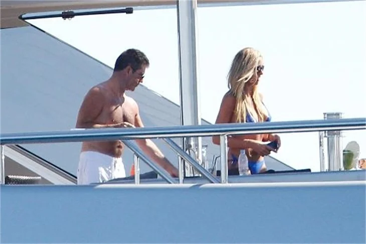 Simon Cowell haremiyle tatile çıktı!