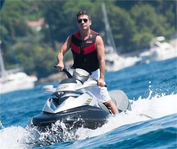 Simon Cowell haremiyle tatile çıktı!