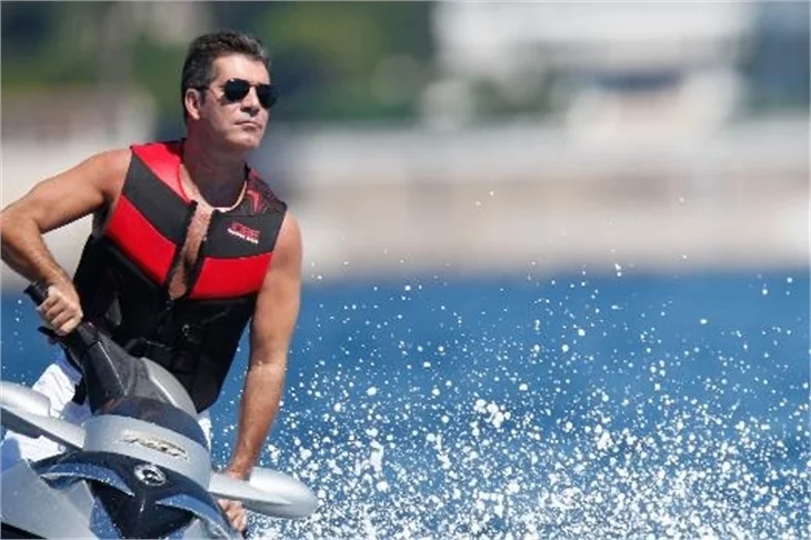 Simon Cowell haremiyle tatile çıktı!