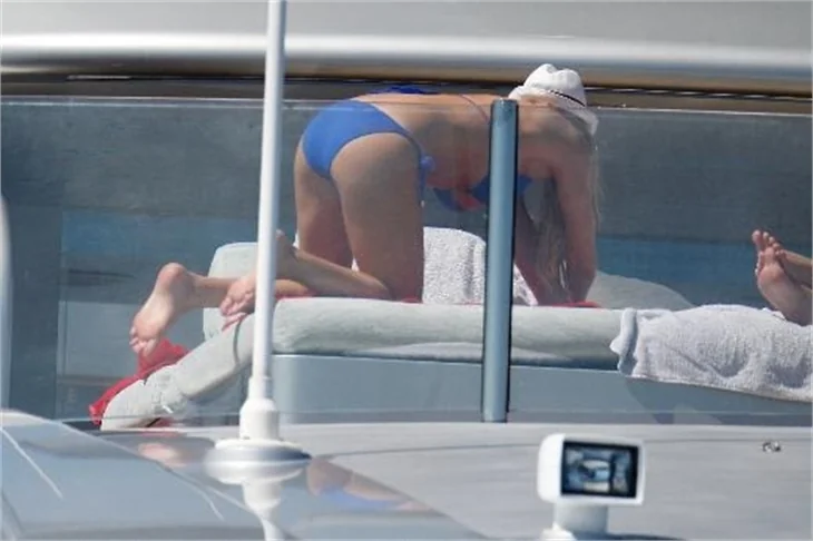 Simon Cowell haremiyle tatile çıktı!