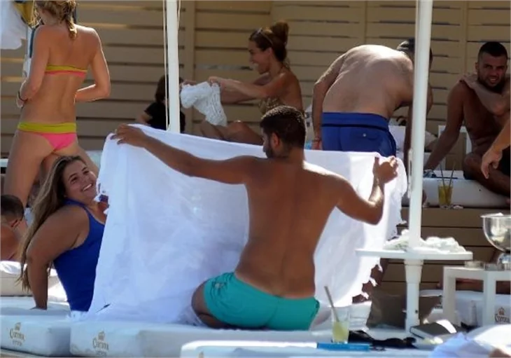 Aslışah Alkoçlar'ın plajda panik anları!