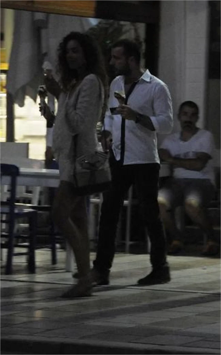 Azra Akın'a Kıvanç Tatlıtuğ sorulunca duymazlıktan geldi!