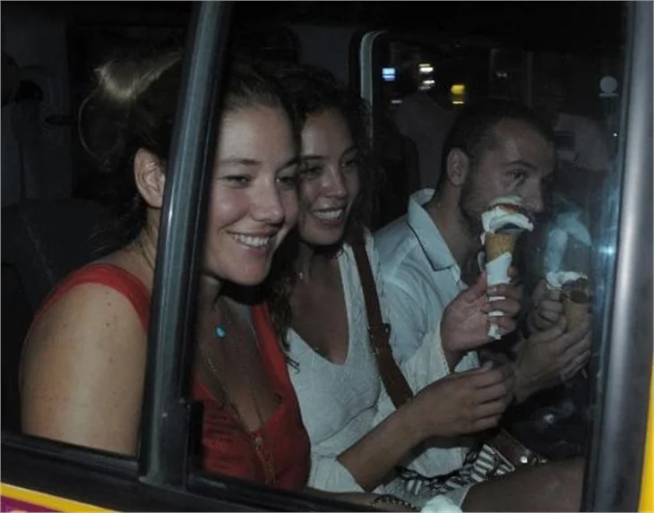 Azra Akın'a Kıvanç Tatlıtuğ sorulunca duymazlıktan geldi!