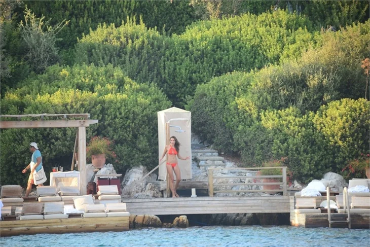 Emina Sandal şezlongta uyuyakalınca oğlunu kaybetti!