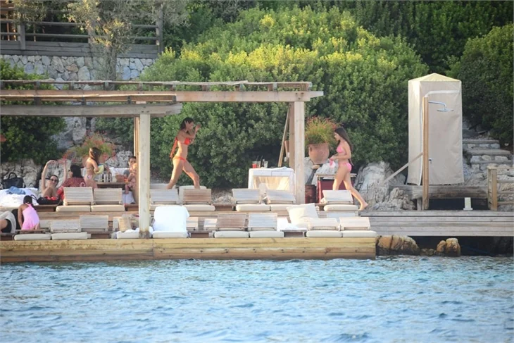 Emina Sandal şezlongta uyuyakalınca oğlunu kaybetti!