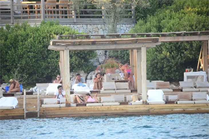 Emina Sandal şezlongta uyuyakalınca oğlunu kaybetti!