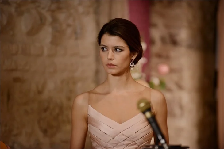 Beren Saat, Hırvatistan'ı aydınlatacak!