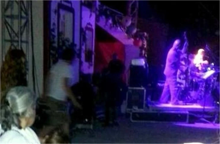 Minik Serçe sahneye çıkarken düştü!