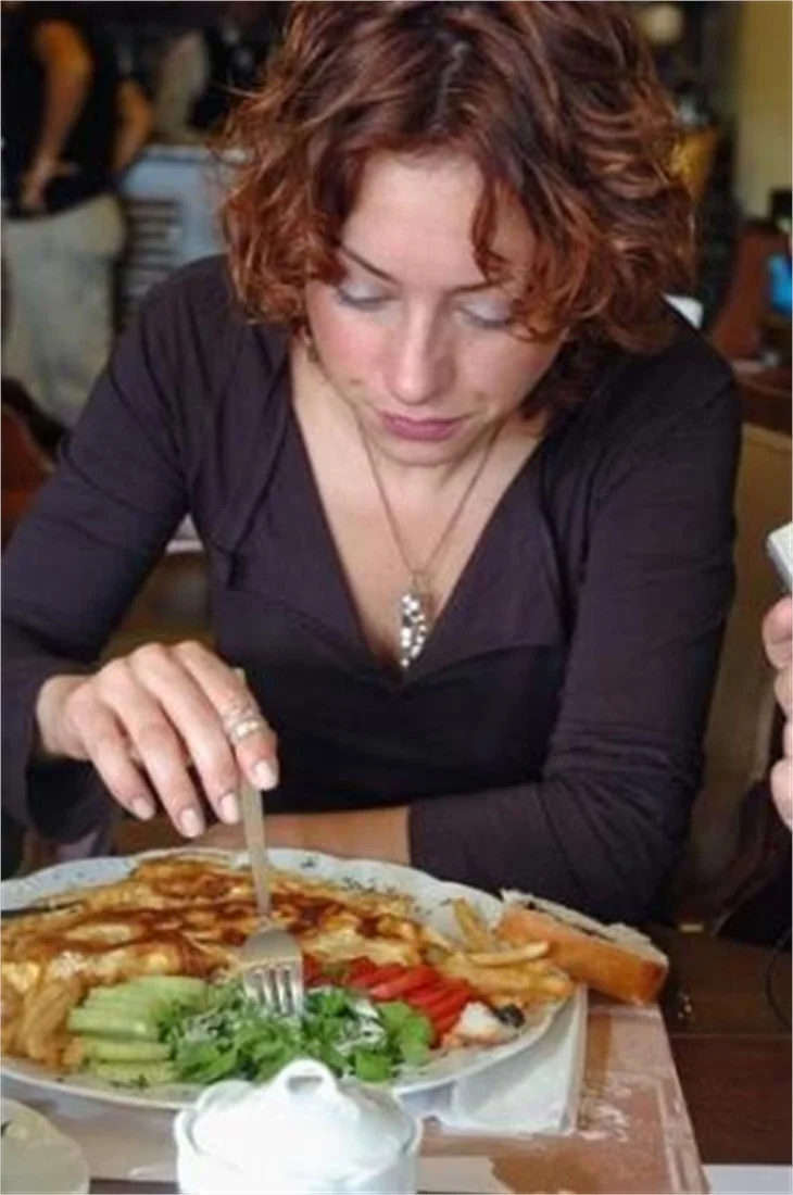 Sanem Çelik aylık 160 bin TL'yi elinin tersiyle itti!
