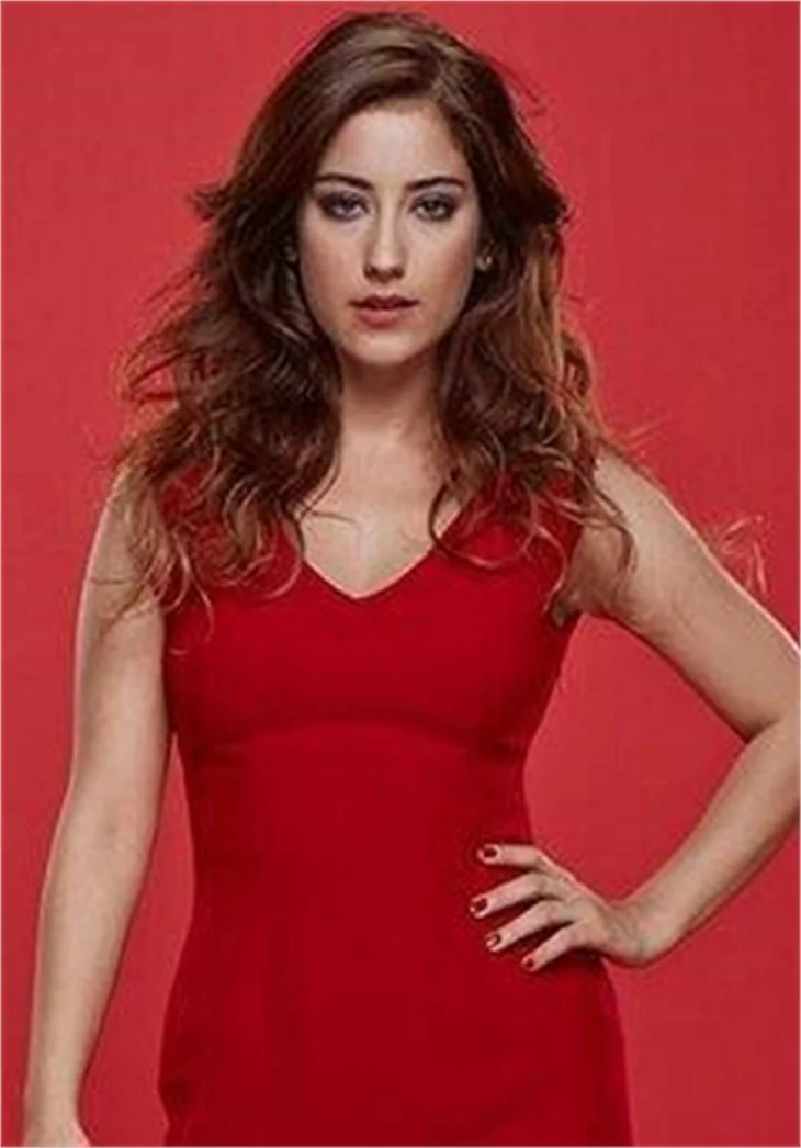 Hazal Kaya'nın "A.Ş.K"ı Twitter'ı salladı