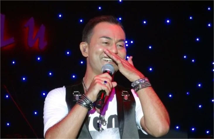 Serdar Ortaç, Chloe ile nişanlandı mı?