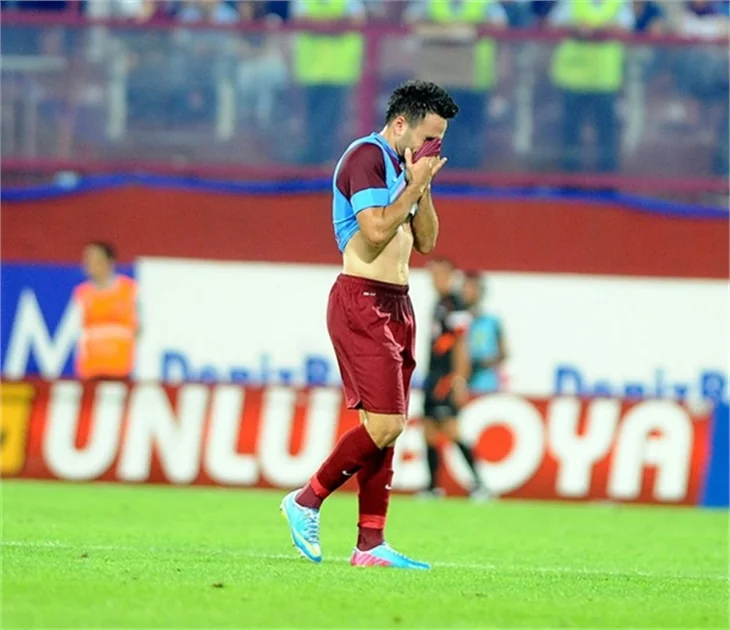 Volkan Şen maçın ortasında gözyaşlarına boğuldu!
