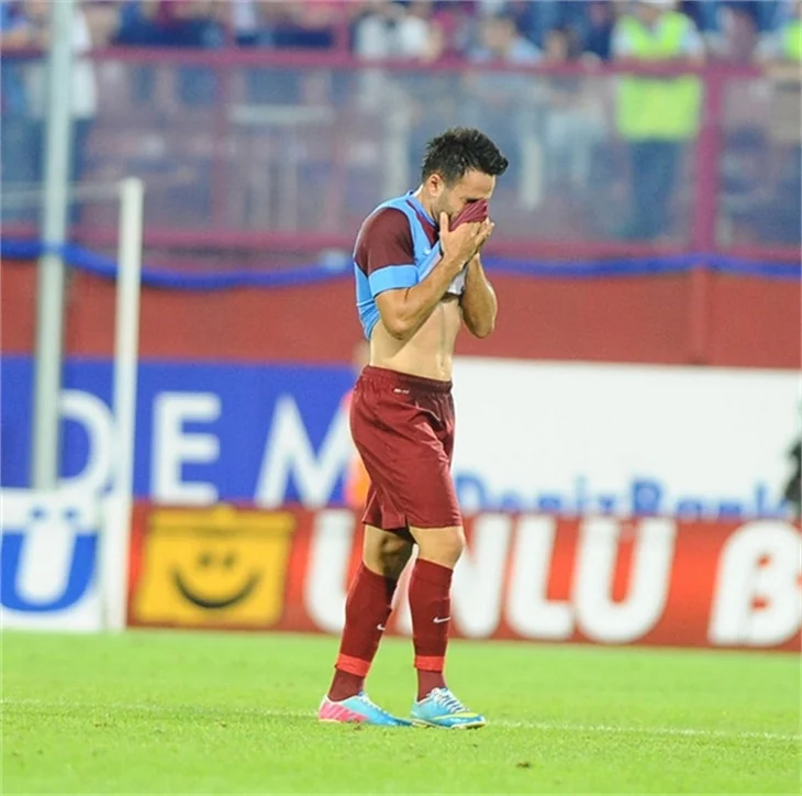 Volkan Şen maçın ortasında gözyaşlarına boğuldu!