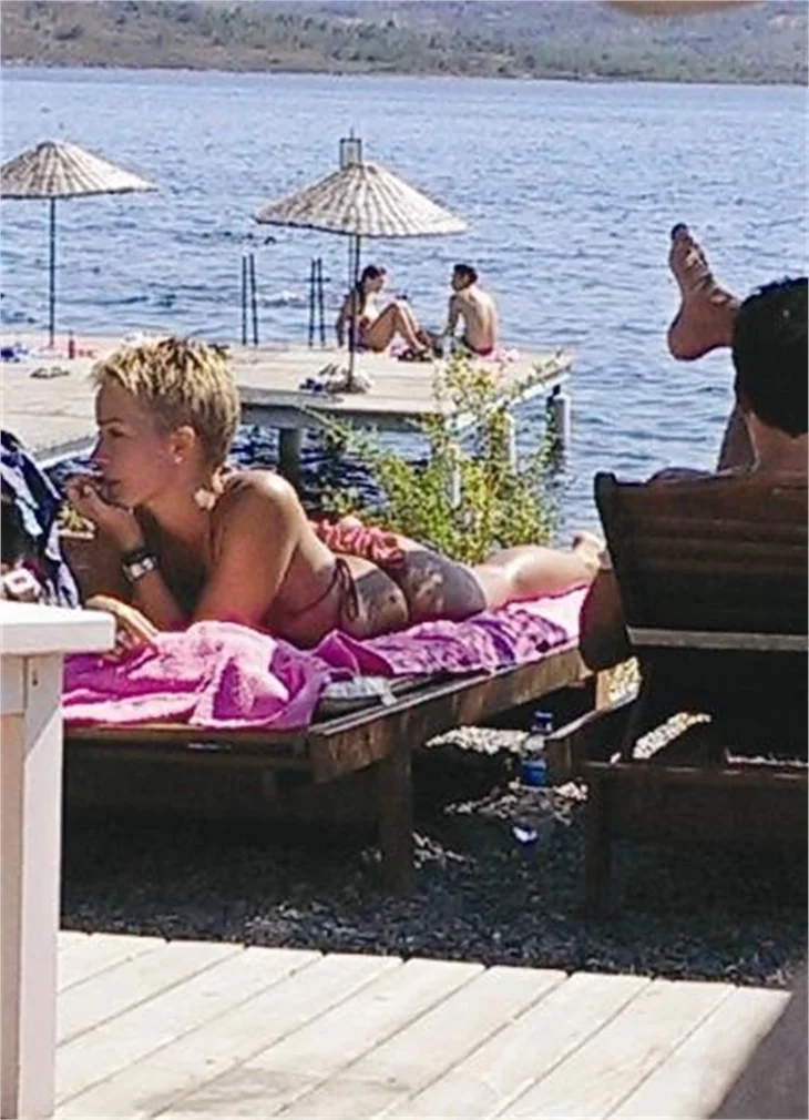 Bade İşçil Sualp'in Cunda Adası keyfi!