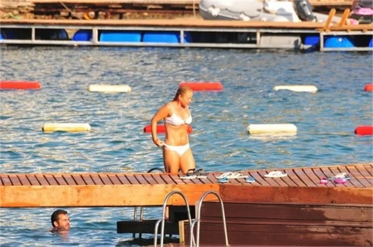 Sosyetik plaj güzelleri!